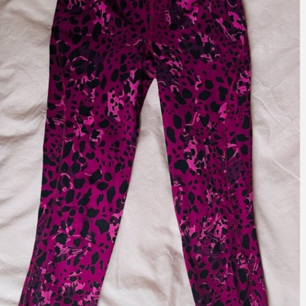 Lululemon Pink and Black Patterned Leggings and tank set - Picture 5 of 13